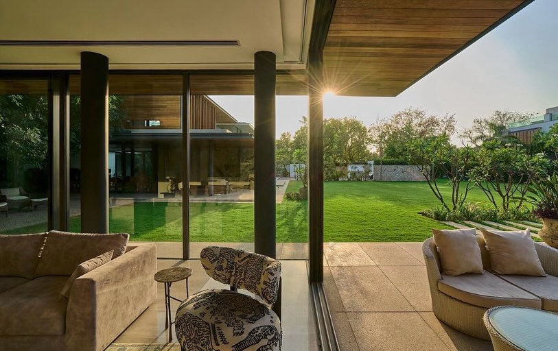 A Complete Guide to Outdoor Deck Flooring Options and Ideas